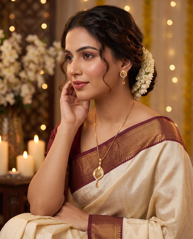 Leaf Motif Openwork Pendant Necklace & Matching Earrings Set Main Image