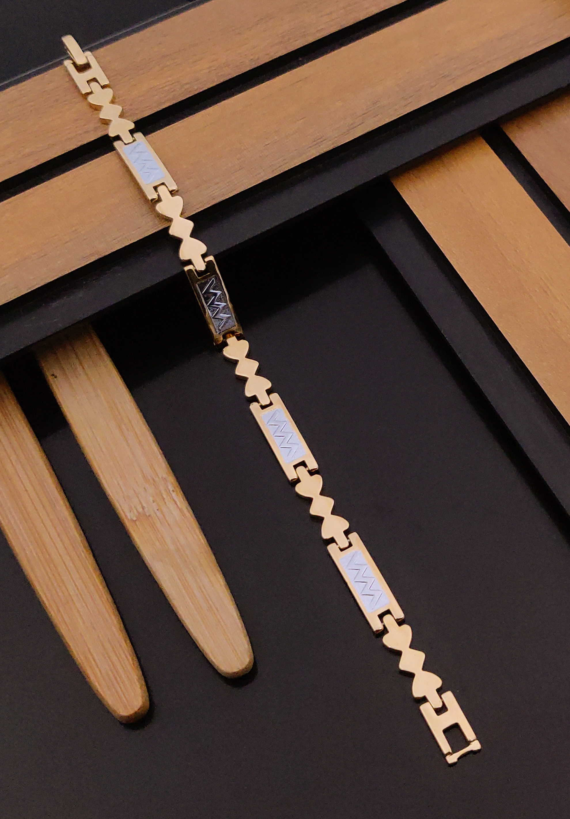 Elegant Kundan Jhumka